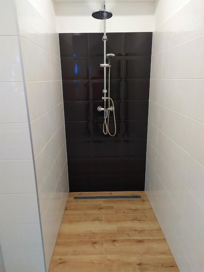 Apartman TILL Galanta Exteriör bild